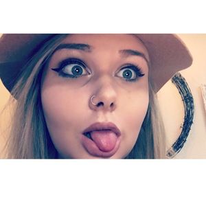 Meet your Posher, Chloe'